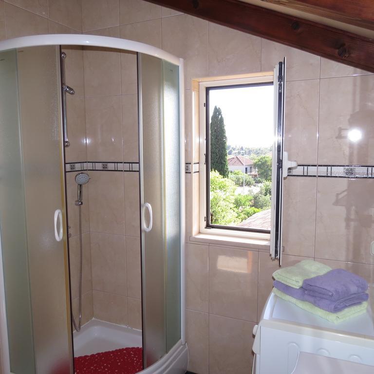 Apartmani Rita Milna  Exterior foto